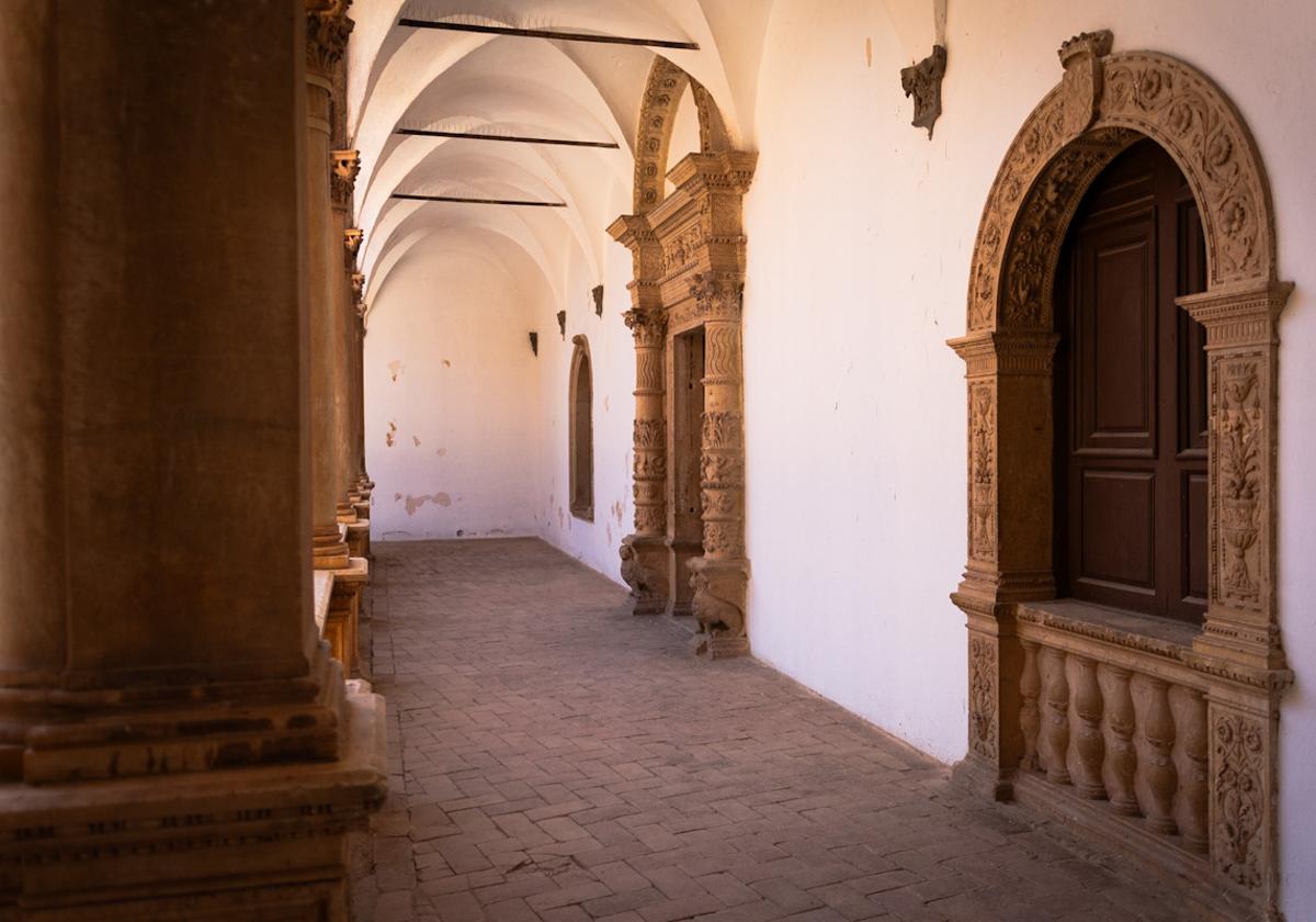 Las imágenes del interior del Castillo de la Calahorra y el acto de adquisición