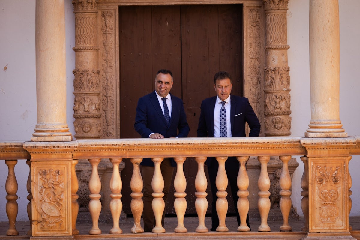 Las imágenes del interior del Castillo de la Calahorra y el acto de adquisición