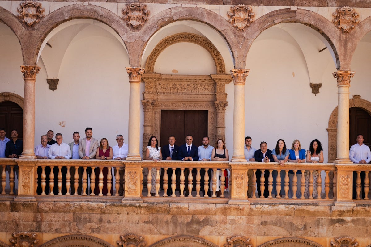 Las imágenes del interior del Castillo de la Calahorra y el acto de adquisición