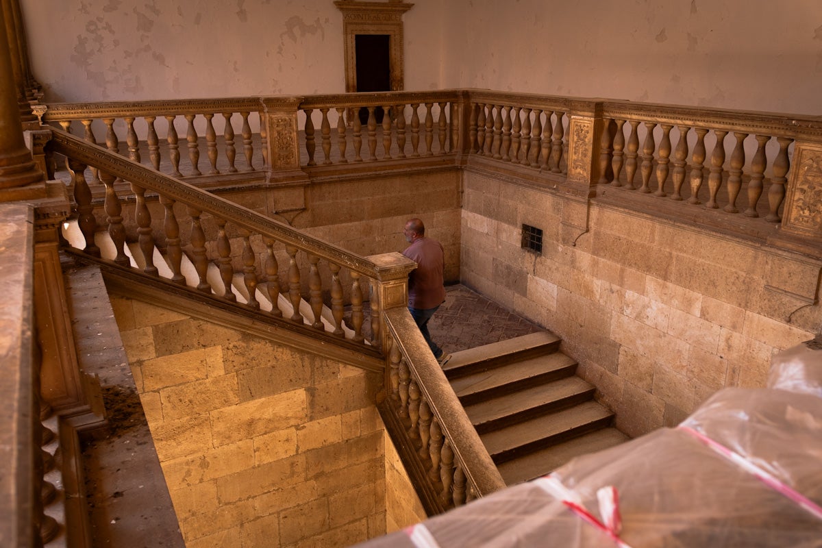 Las imágenes del interior del Castillo de la Calahorra y el acto de adquisición