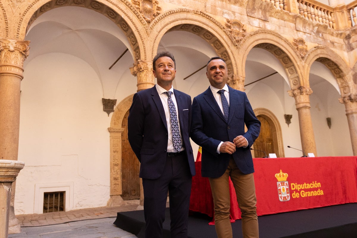 Las imágenes del interior del Castillo de la Calahorra y el acto de adquisición