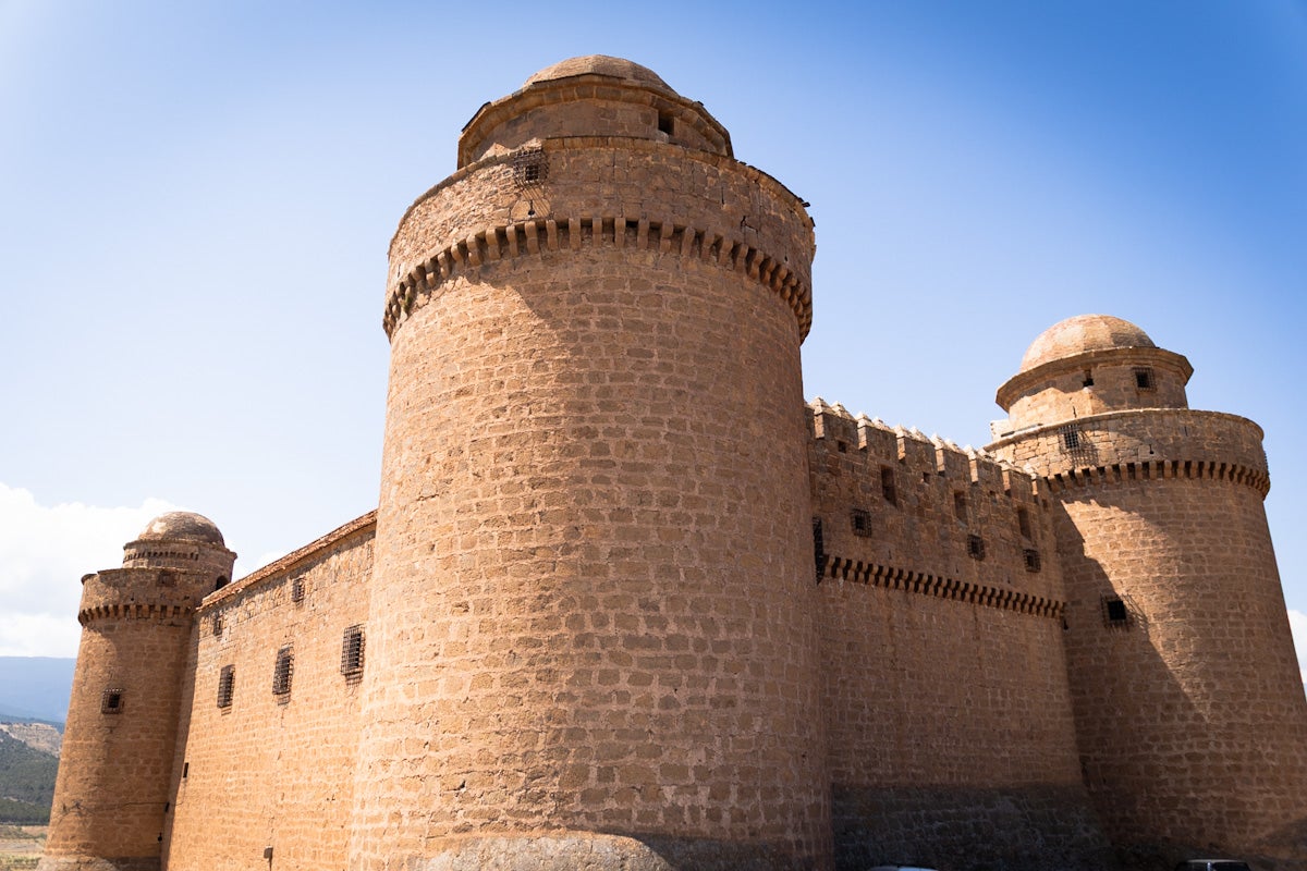 Las imágenes del interior del Castillo de la Calahorra y el acto de adquisición