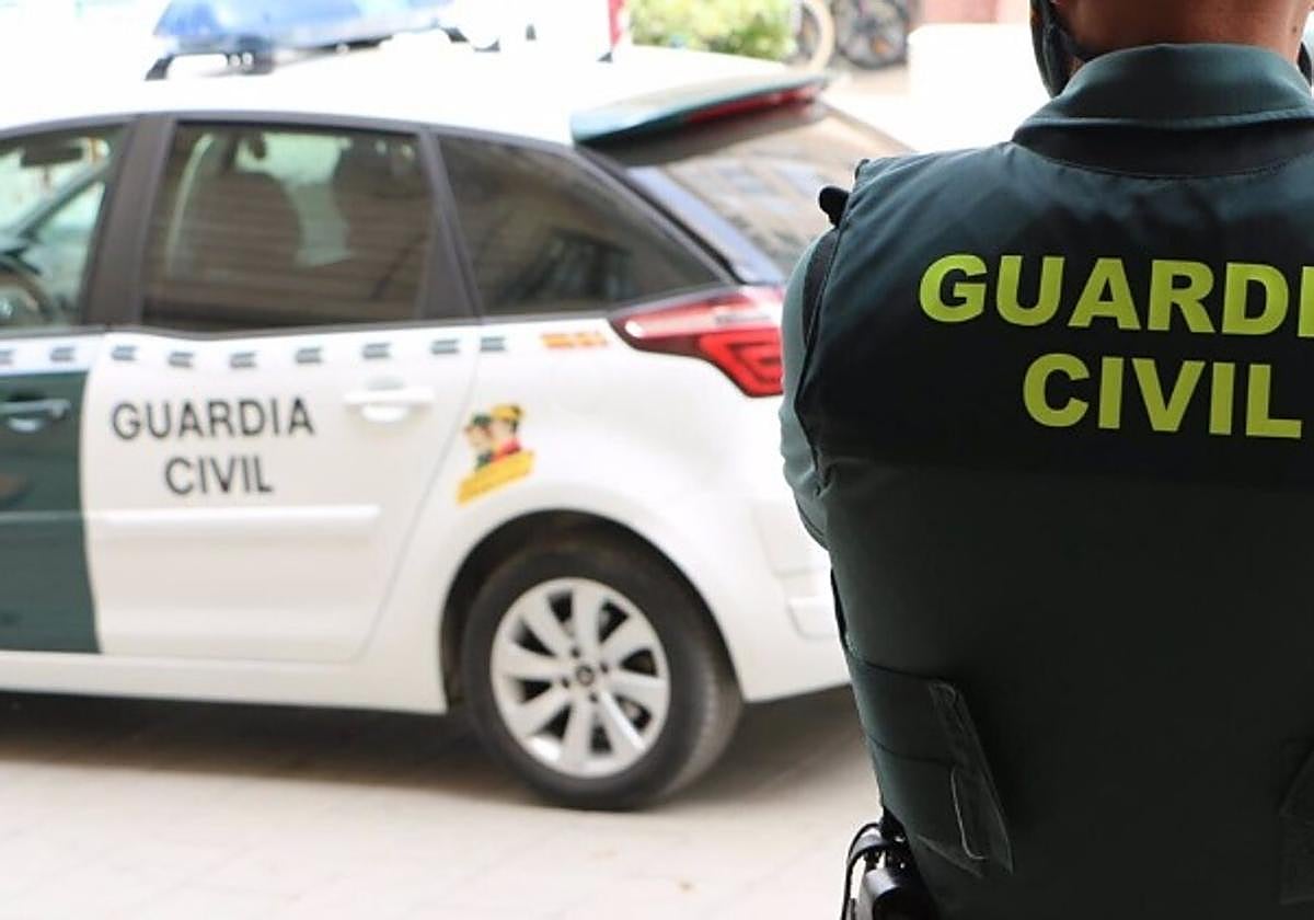 Entra a robar en una casa mientras los dueños dormían porque dejaron las llaves cerca de una ventana abierta