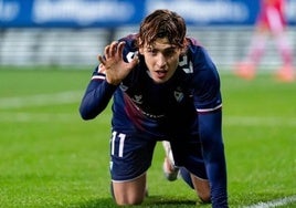Jorge Pascual celebra un gol con el Eibar la temporada pasada.