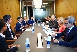 Imagen del encuentro celebrado este miércoles en Tokio entre consejeros del Gobierno andaluz, entre ellos el de Turismo, Arturo Bernal, y el operador turístico MIKI Travel.