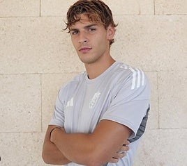 Primera imagen de Jorge Pascual como nuevo futbolista del Granada.