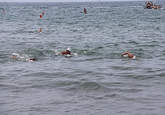 El IV Acuatlón de Almerimar reina hoy en los arenales de la Playa de Poniente