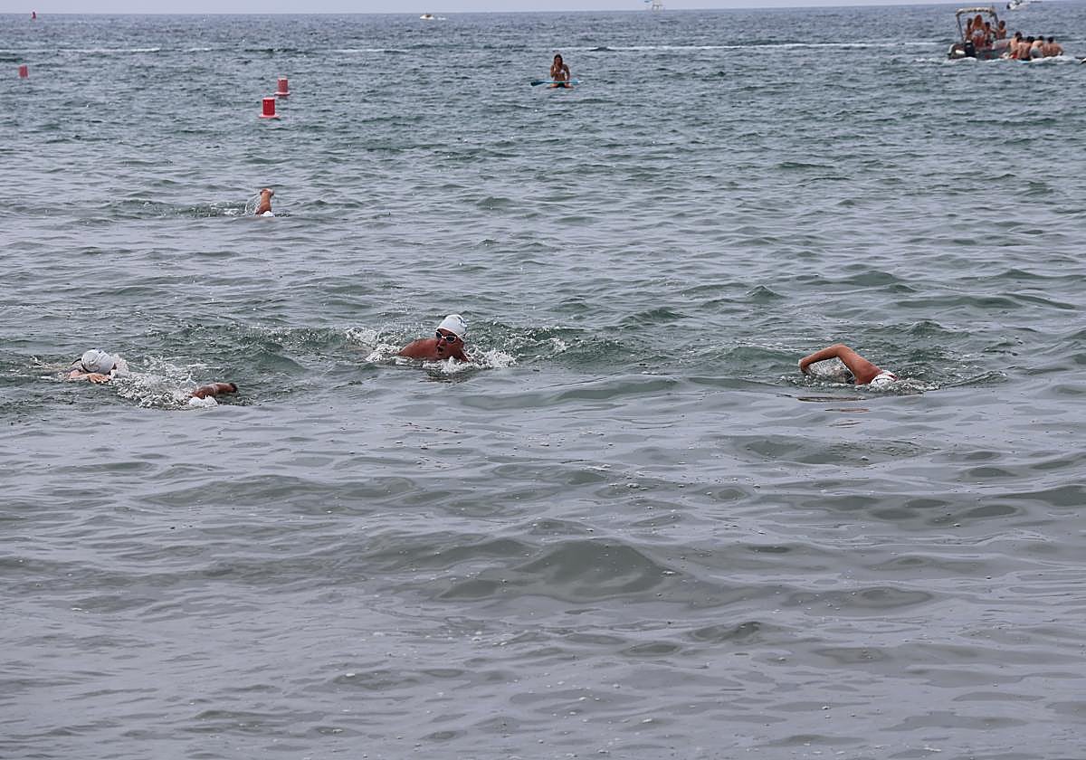 El IV Acuatlón de Almerimar reina hoy en los arenales de la Playa de Poniente