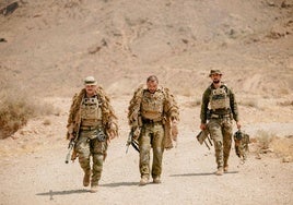 Los ejercicios militares en el desierto, en imágenes