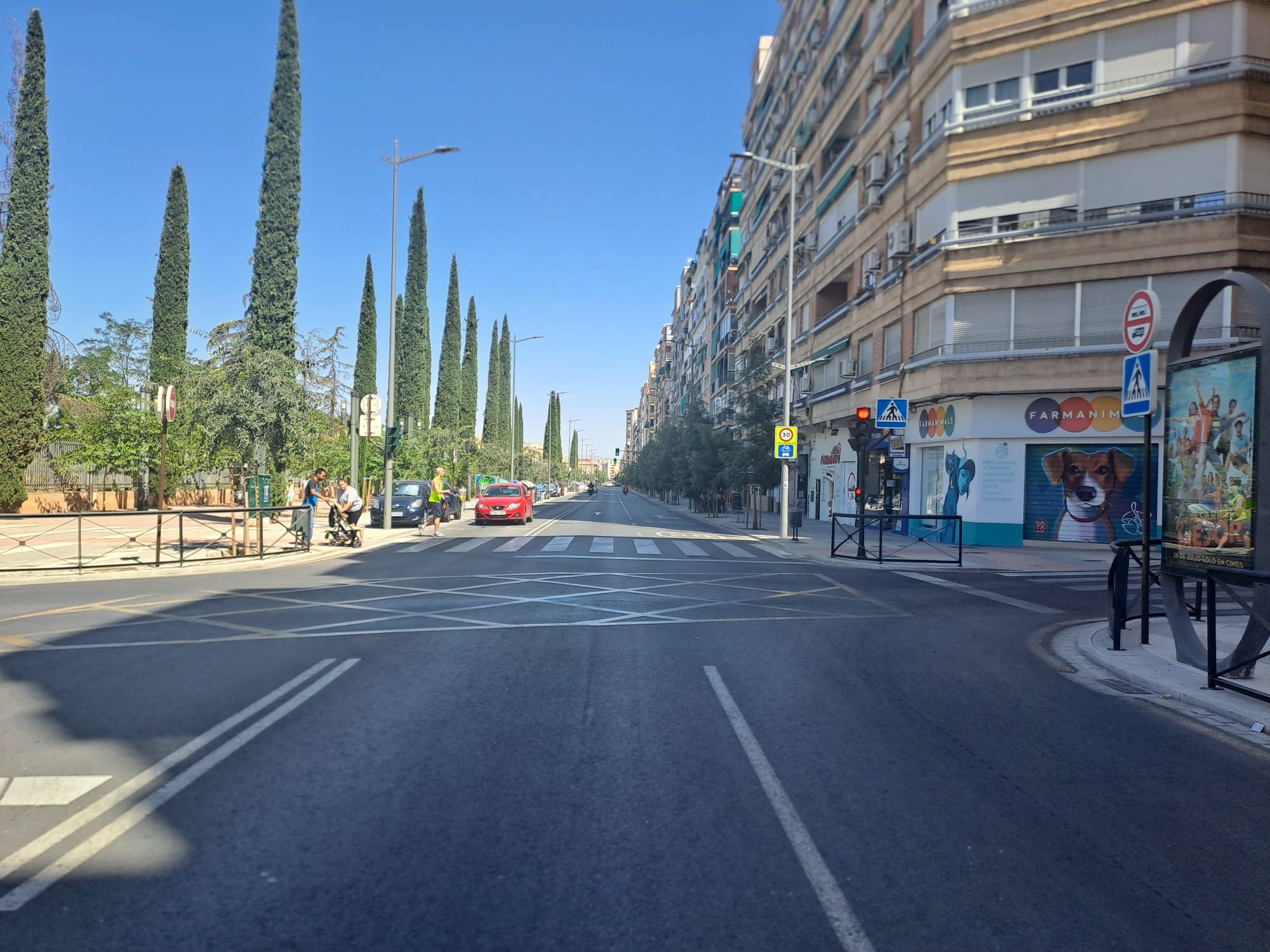 Las imágenes de una Granada desértica con la ola de calor