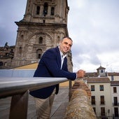 El presidente de la Diputación, Francis Rodríguez, en la terraza del Palacio de Niñas Nobles, antes de la reforma.