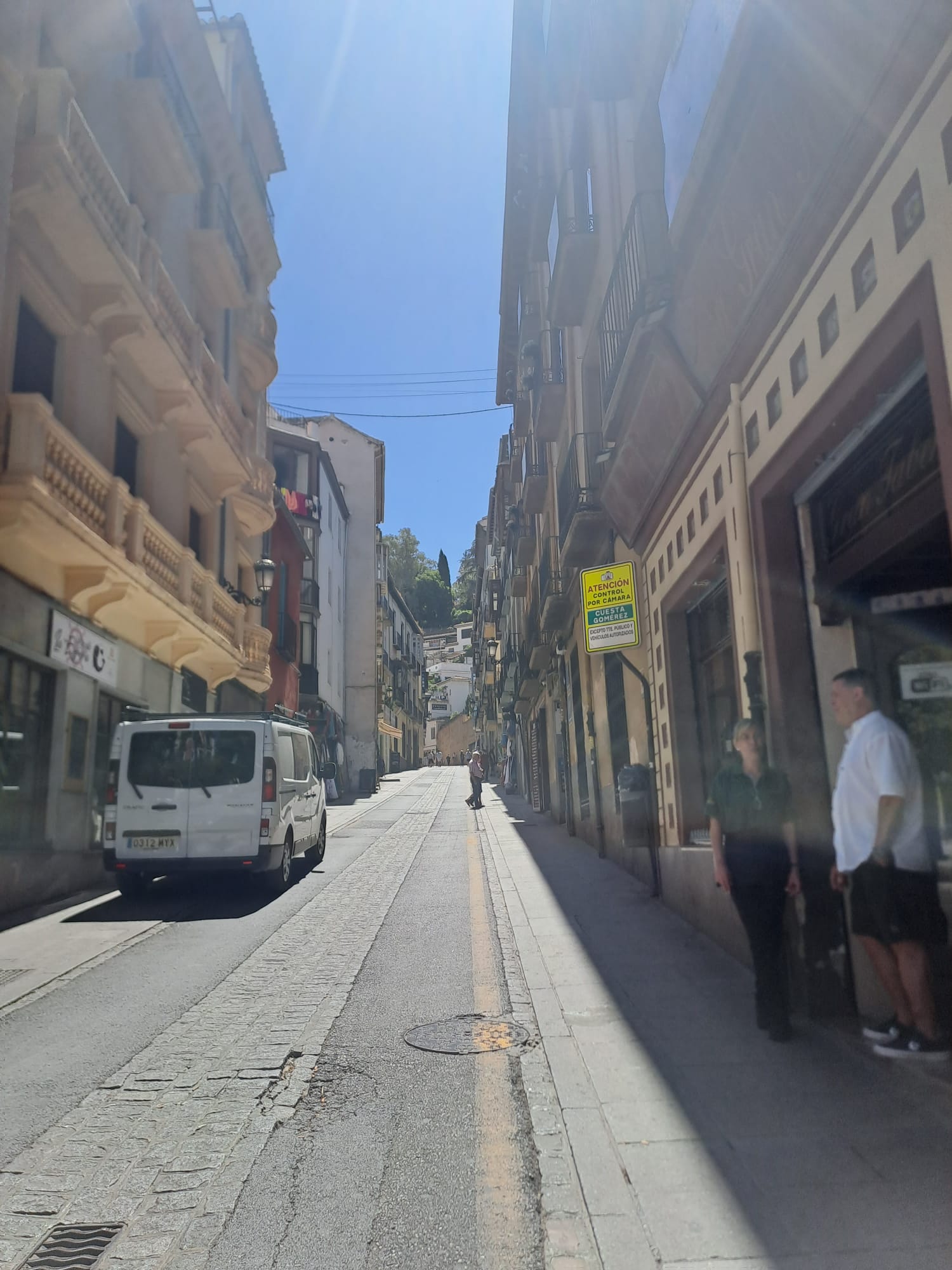 Las imágenes de una Granada desértica con la ola de calor