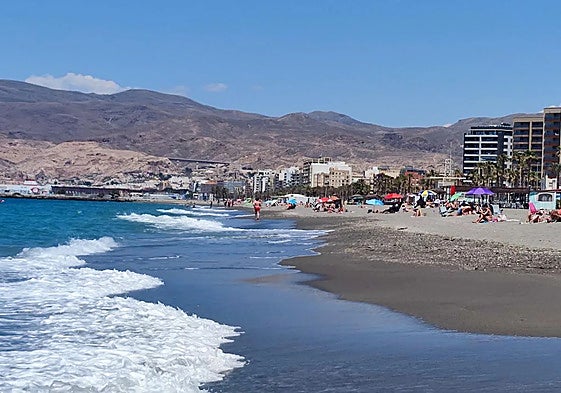 Imagen de archivo de la playa de El Zapillo.