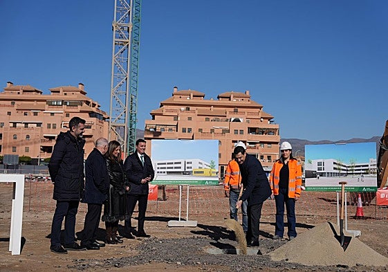 El pasado 16 de enero el presidente de la Junta colocó la primera piedra del IES de Las Salinas.