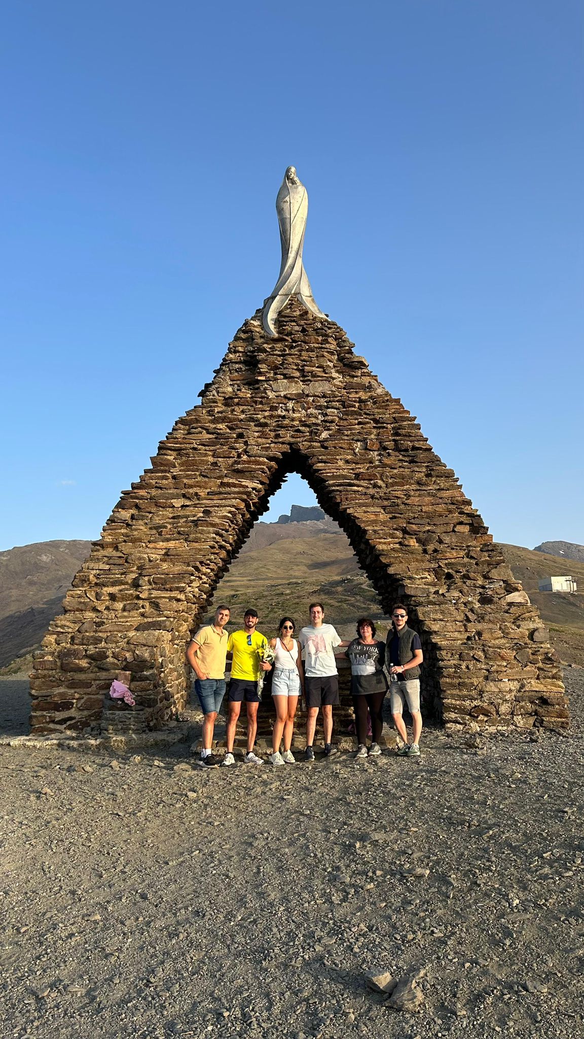Las bellas imágenes de la romería más alta de España