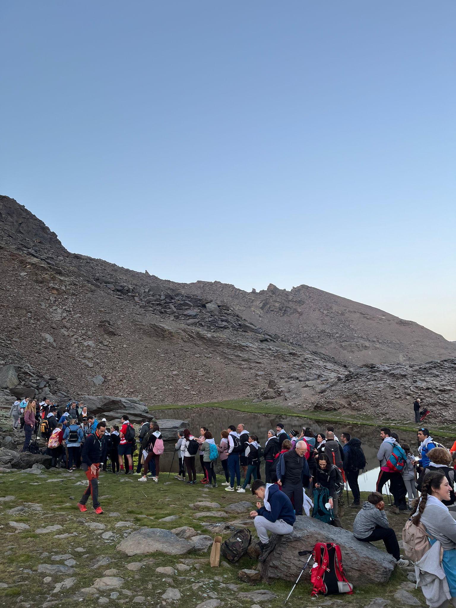 Las bellas imágenes de la romería más alta de España