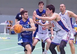 Jugada del derbi entre Motril y La Zubia de la pasada temporada.