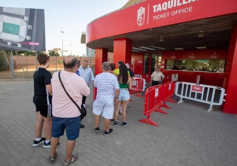 Los abonados agotan las citas previas disponibles para el cambio de asiento