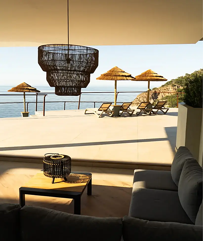 Imagen secundaria 2 - El flamante y nuevo hotel de Granada sobre un acantilado con vistas al mar: «Algo único»