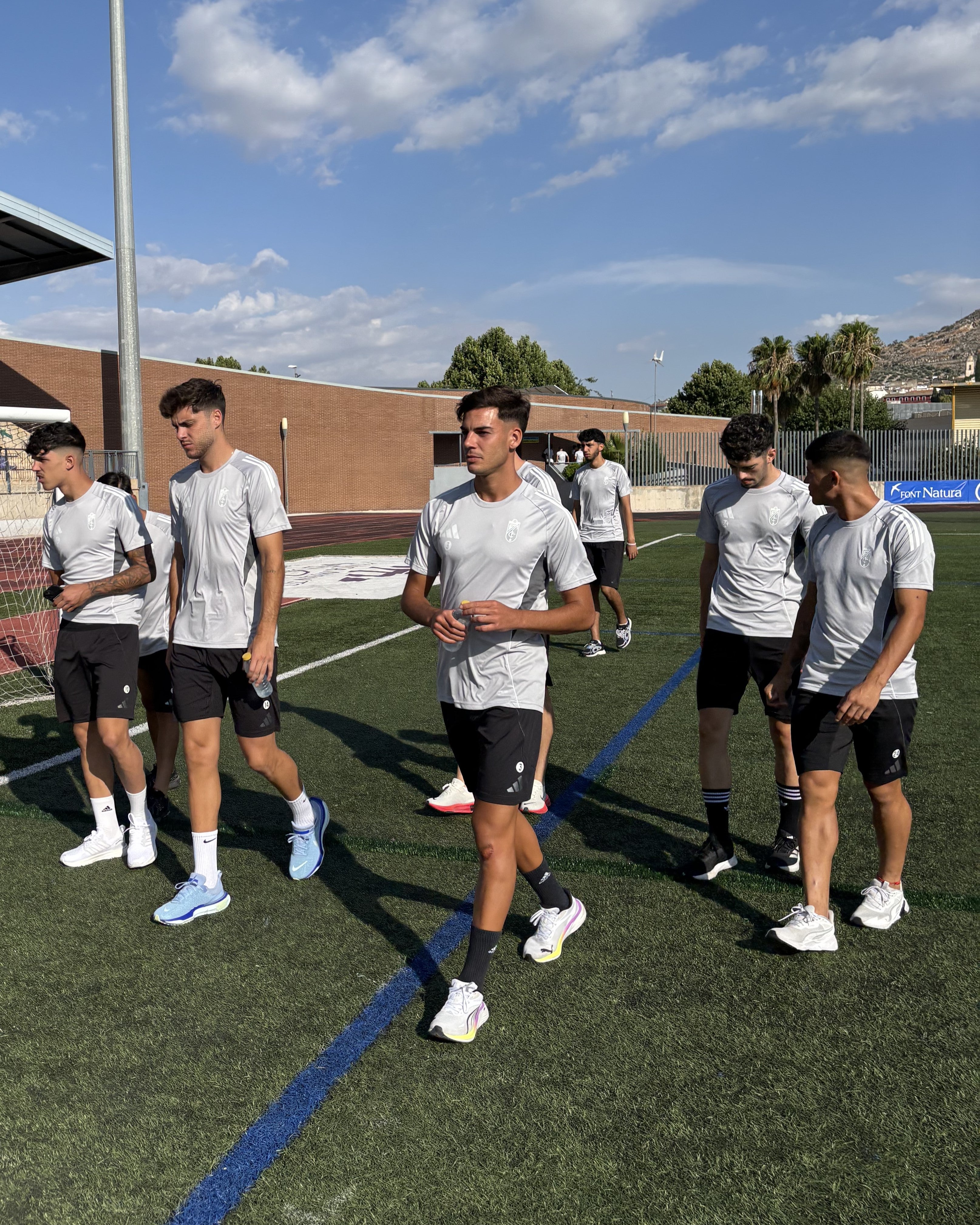 Jugadores del Recreativo Granada en Loja antes del primer amistoso de la pretemporada.