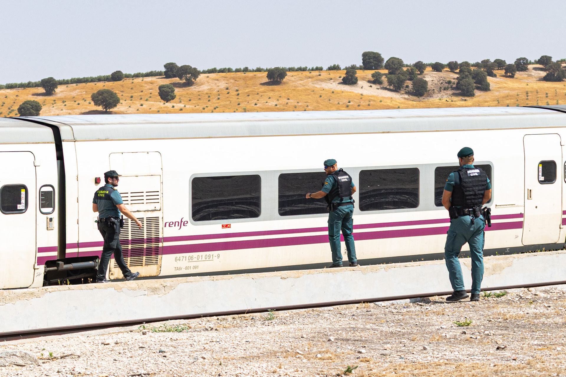 Las imágenes de los pasajeros afectados por la nueva avería en un tren detenido en Alamedilla-Guadahortuna