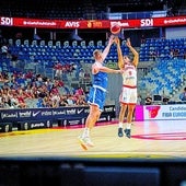 Así anotó Álvaro Cárdenas un triple con España en el Martín Carpena de Málaga.