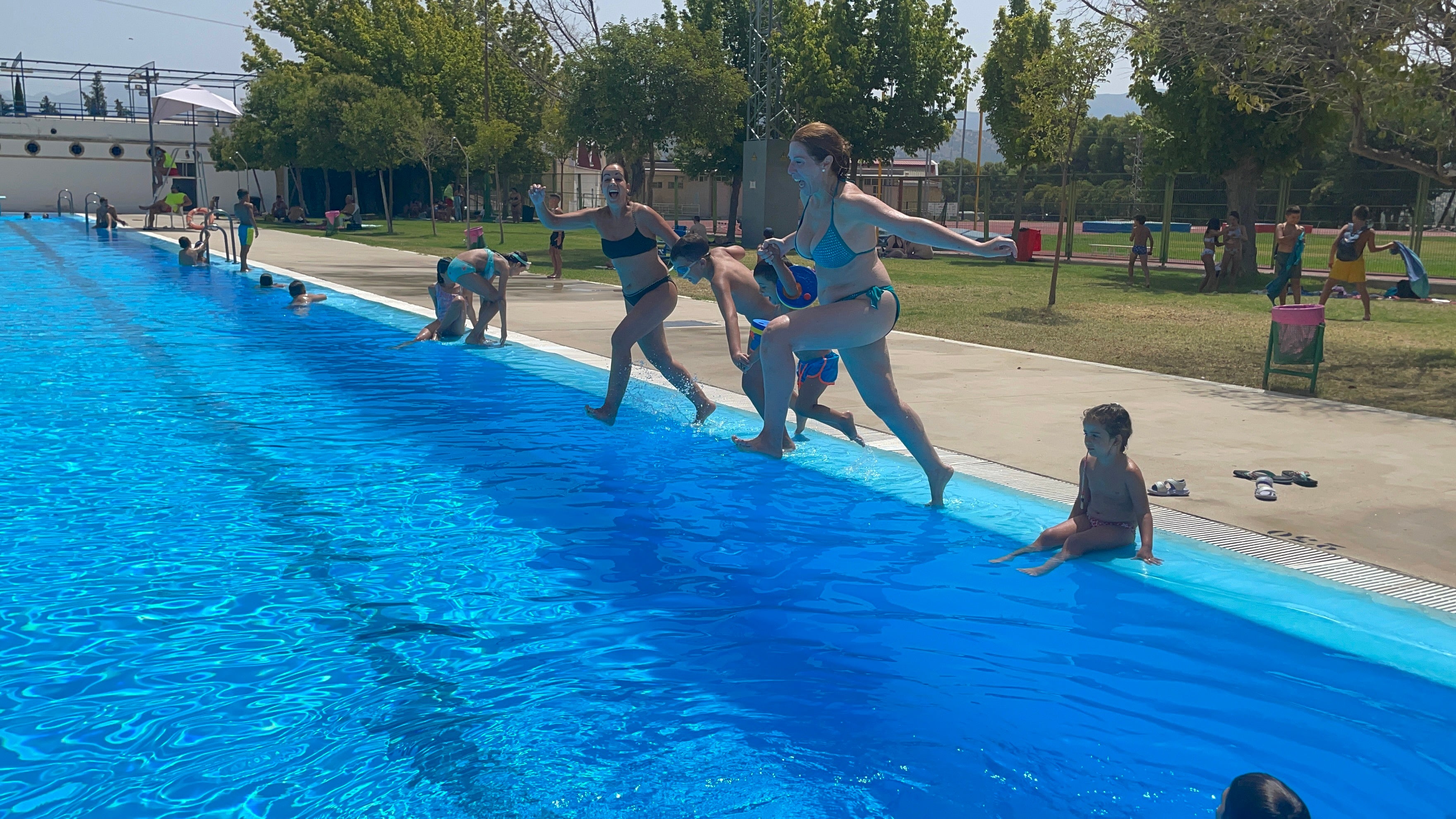 Así capean los jinenses el calor extremo