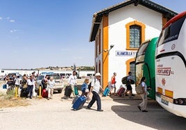 Renfe habilita tres autobuses para trasladar a los 190 pasajeros del tren averiado hasta Almería.