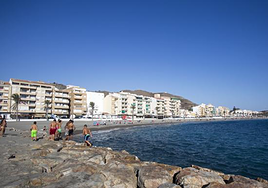 Los cientos de vecinos intermitentes de Torrenueva Costa