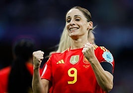 Esther González celebra un triunfo con España en la última Eurocopa.