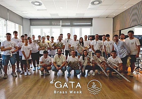 Foto de familia de las personas participantes en esta acción formativa.