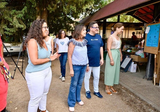 Visita de la consejera Catalina García al campamento de Hondacabras en Torres.
