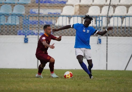 El Linares cosechó su primera derrota de la pretemporada en el Escribano Castilla.