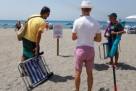 Bañistas en Salobreña se enteran de la presencia de bacterias fecales en el agua