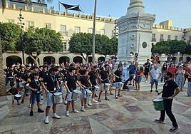 Batucada organizada en la Plaza Vieja.