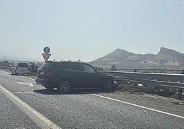 Choque entre dos vehículos en la A-92