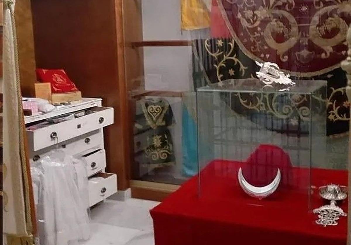 El camarín de la Virgen, tras su expolio.