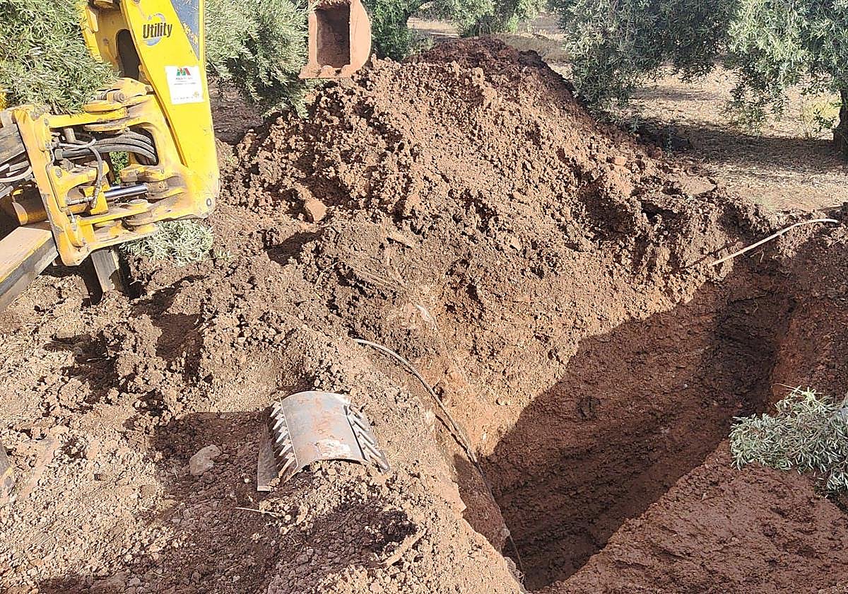 Trabajos para solucionar la avería que se produjo este sábado en la zona de Cabrita.