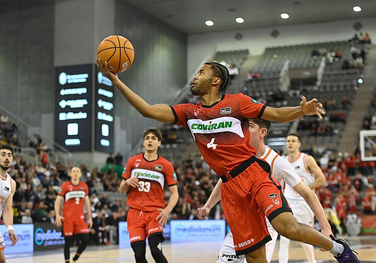 El Covirán espera acertar con el escolta extracomunitario y que no se repitan los casos fallidos de Omar Silverio y Sam Griffin, que aquí entra a canasta.