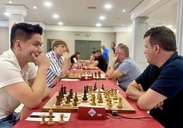 Una partida del Granada frente al Gros Xake.