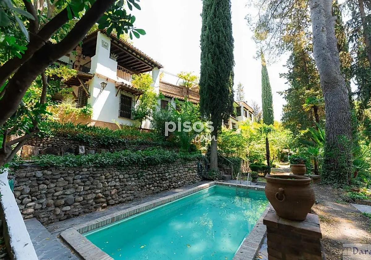 Zona exterior y piscina del carmen a la venta en el Sacromonte