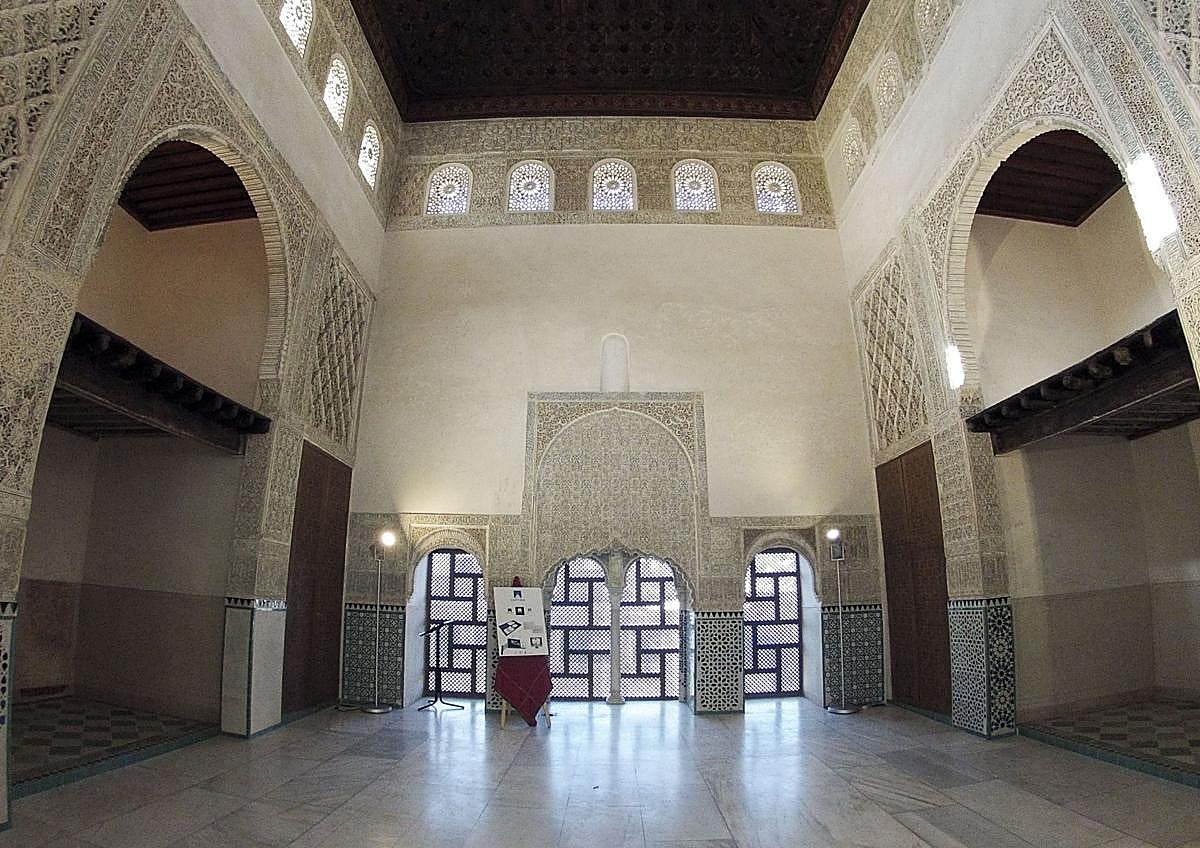 Imagen secundaria 1 - Hospital Real, Cuarto Real de Santo Domingo y una exposición en el Centro Gran Capitán. , 