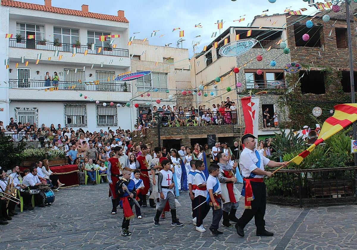 Los Moros y Cristianos son una tradición en Velefique.