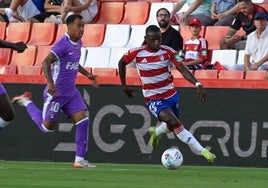 Baïla Diallo progresa con el balón por la banda zurda durante el trofeo.