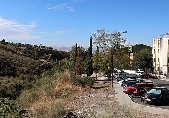 En Casería de Montijo quieren una de senda peatonal que enlace las facultades.