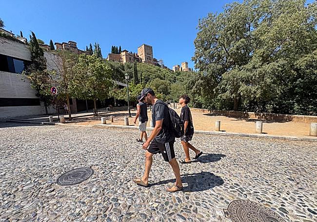 Una de las demandas del distrito Albaicín es una zona de juegos frente al Rey Chico.