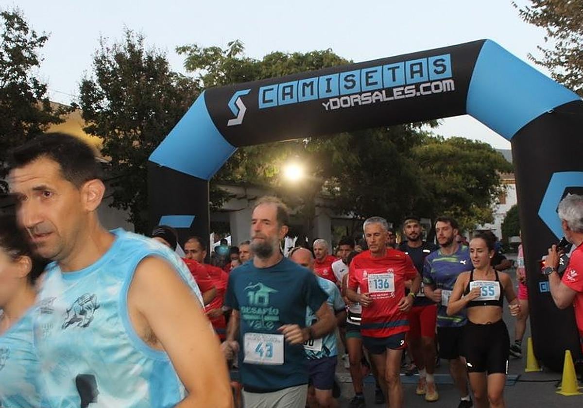 Pistoletazo de salida en el V 'trail running' nocturno Valle del Guadalfeo en Órgiva.