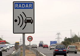 Señal de radar en una carretera