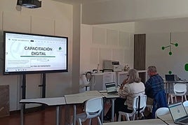 La Red de Centros de Capacitación Digital forma a cerca de 1.200 personas en Granada durante este curso