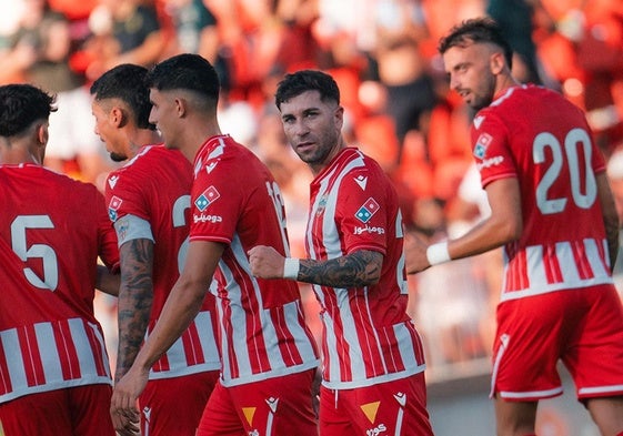 Embarba celebrando un gol en el UD Almería Stadium